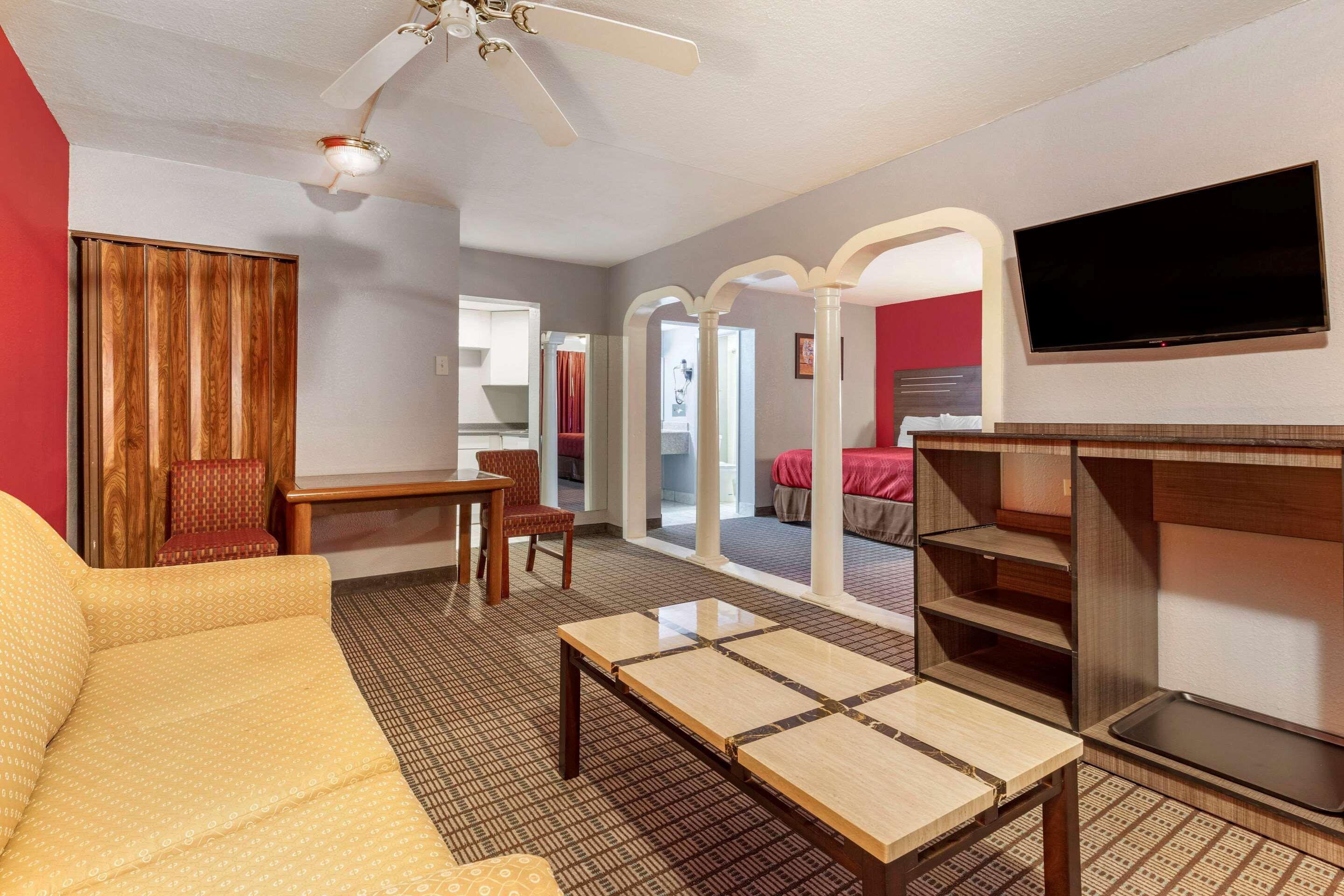 Econo Lodge Wichita Falls Downtown Exterior foto
