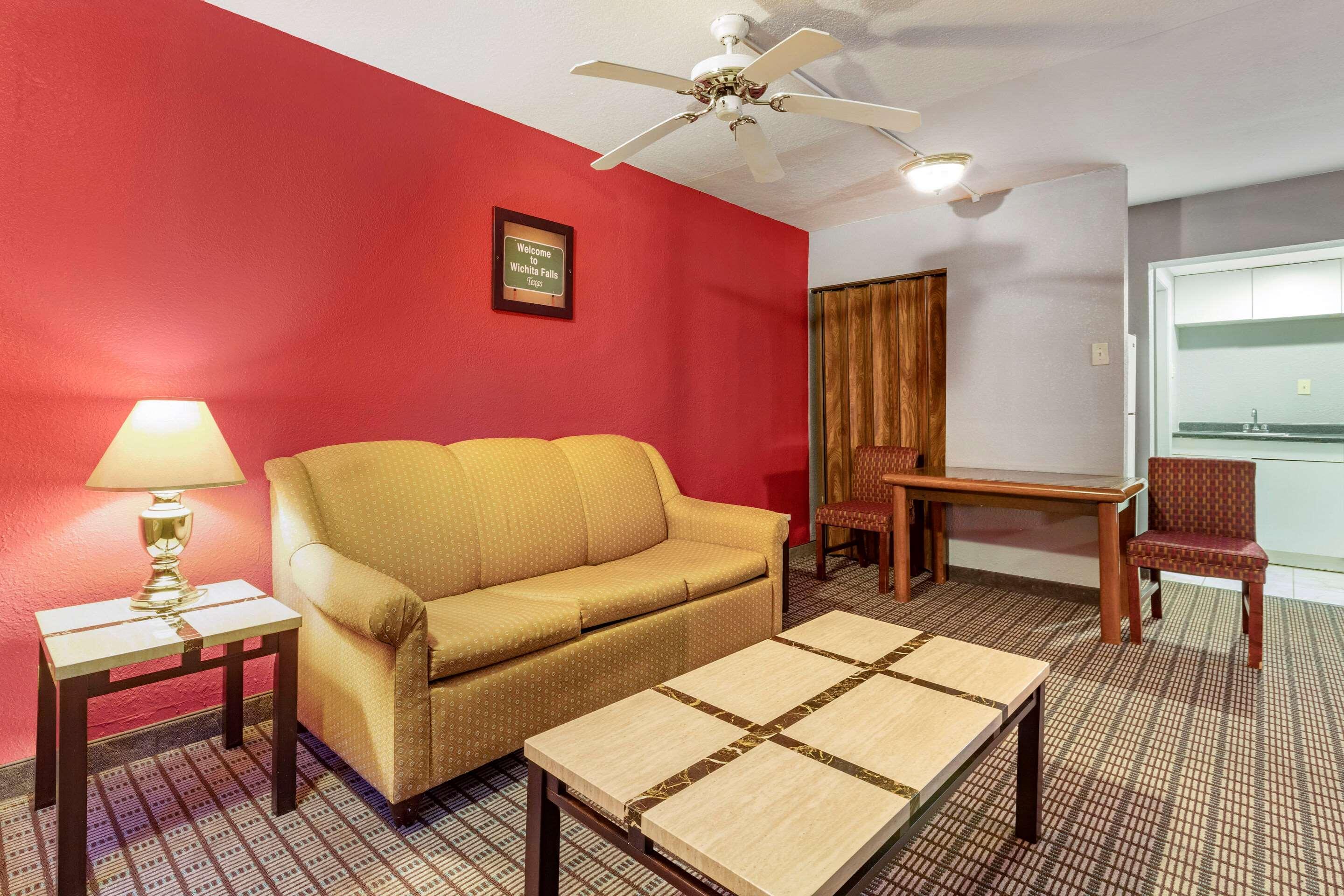 Econo Lodge Wichita Falls Downtown Exterior foto