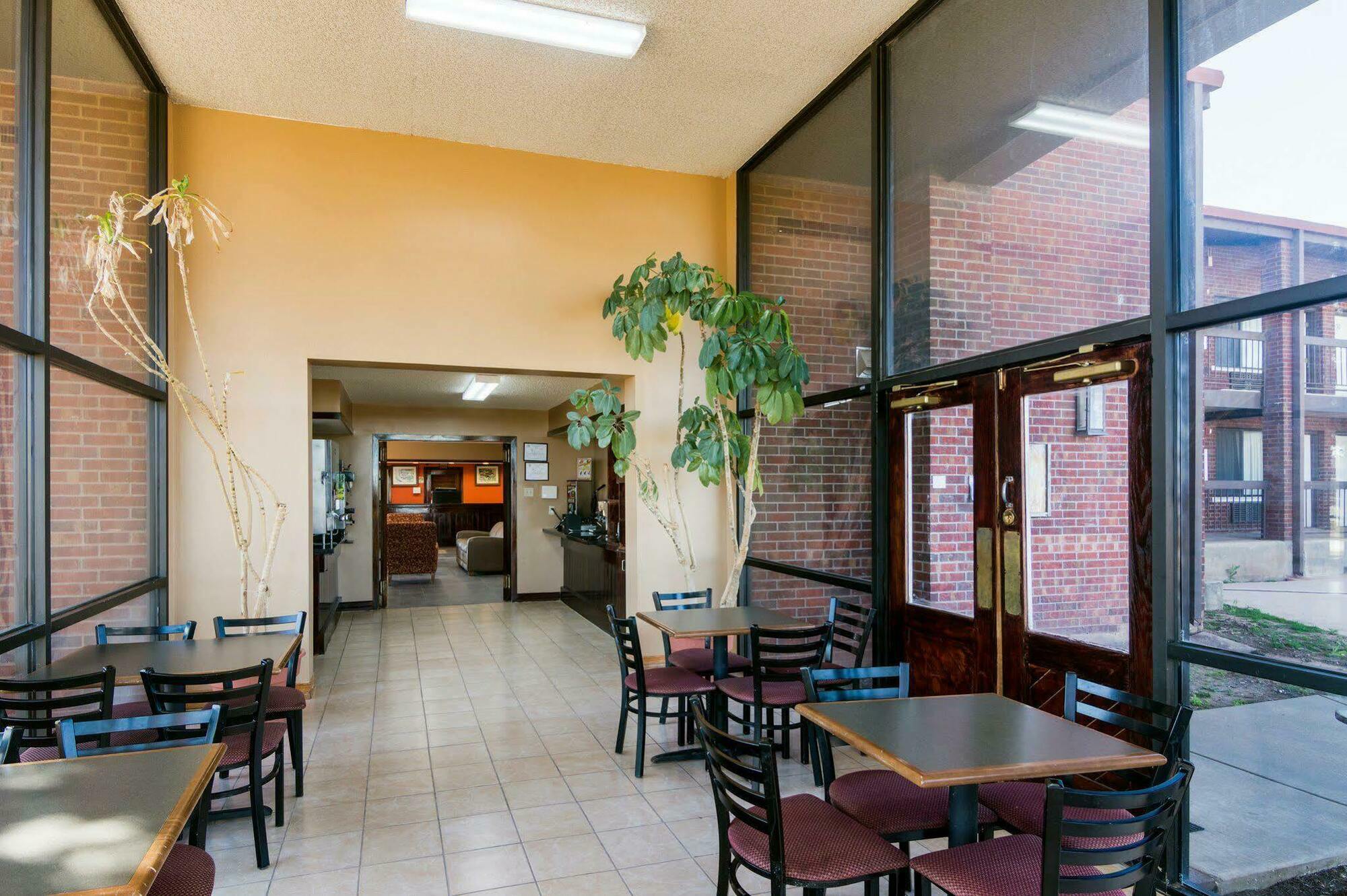 Econo Lodge Wichita Falls Downtown Exterior foto